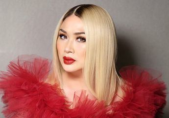 Penampilan Serba Emasnya Tampak Mencuri Perhatian, Intip Penampilan Titi DJ Saat Reuni Bareng Krisdayanti dan Ruth Sahanaya!