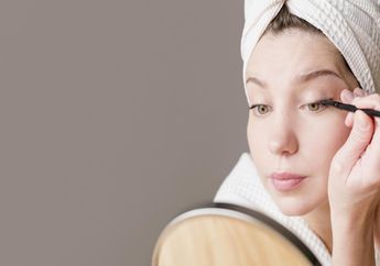 6 Tips Mengaplikasikan Eyeliner Bagi yang Memiliki Mata Sensitif, Wajib Diperhatikan!