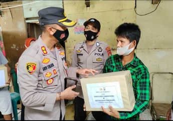 Peduli Terhadap Sesama, Kapolres Andi Sinjaya Bagikan Sembako Kepada Warga Kurang Mampu
