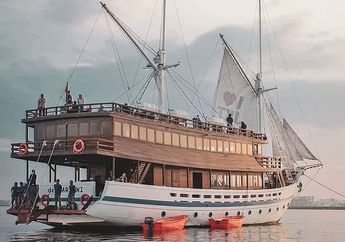 Berlayar di Perairan Jakarta, Menikmati Malam Pergantian Tahun di Atas Kapal Pinisi