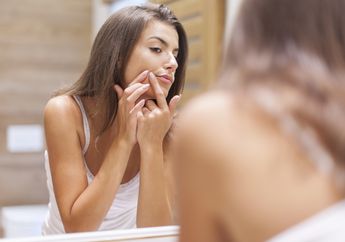 Ketahui 7 Faktor yang Dapat Sebabkan Jerawat Membandel di Wajah: Tak Cocok Skincare Hingga Faktor Keturunan