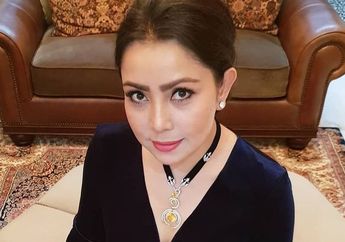 Tak Pernah Tersorot Publik, Wajah Saudara-saudara Mayangsari Akhirnya Terungkap saat Makan Bersama, Mirip Semua dan Tak Kalah Cantik dengan Permaisuri Bambang Trihatmodjo