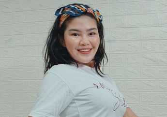 Rosa Meldianti Girang Tak Karuan Jualannya dapat Pujian dari Food Vlogger 'Anak Kuliner', Netizen: Udah Jadi Pengusaha Aja daripada Artis Nggak Jadi-jadi