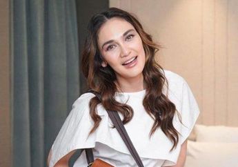 Meski Miliki Popularitas, Luna Maya Tak Gengsi Buktikan Kepeduliannya pada Lingkungan Sekitar saat Tengah Liburan di Bali Hingga Panen Pujian dari Warganet: Keren Banget