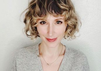 Cara Membuat Rambut Bergelombang dalam Hitungan Menit, Modal Cuma Alat yang Sepele Ini, Begini Triknya!