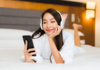 5 Bahaya Terlalu Lama Pakai Headphone, Infeksi sampai Kena Radiasi!