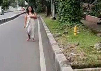 Jalan-jalan di Kota Bogor Bermodalkan Sehelai Kain yang Melilit di Tubuhnya, Wanita Paruh Baya Jadi Pusat Perhatian hingga Diamankan Pihak Berwajib