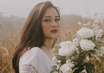 Niatnya Hendak Liburan, Mobil Milik Mutia Ayu Justru Macet dan Terjebak dalam Lumpur, Istri Almarhum Glenn Fredly: Dibantu Warga Luar Biasa