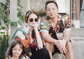 Pamerkan Foto Girang Istri dan Anaknya Liburan di Tengah Ladang Selada, Ringgo Agus Rahman Mendadak Singgung Kartu Debit: Kalau Ketahuan Pasti Saya Dibantai