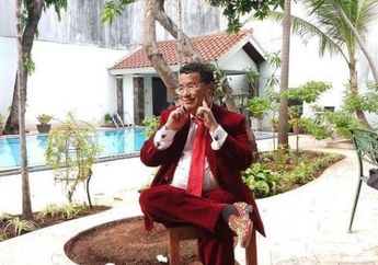 Asyik Joget Sana-sini Bareng Para Wanita Seksi dan Konglomerat di Bali, Hotman Paris Justru Cuek Bebek Goyang Pakai Kolor dan Jubah Mandi: Hotman Selalu Pakai Masker 2 Lapis!