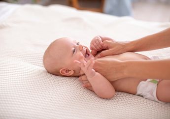 Tolong Dicatat! Ternyata Ini Manfaat Tak Terduga dari Minyak Telon Aromatic Pada Tubuh Bayi