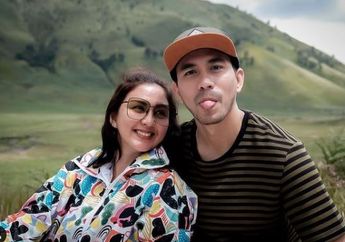 Rumah Tangganya dengan Darius Sinathrya Tak Pernah Ada Prahara, Donna Agnesia Mendadak Galau hingga Pamerkan Foto Sendunya di Sosial Media: Semua Akan Baik-baik Saja..