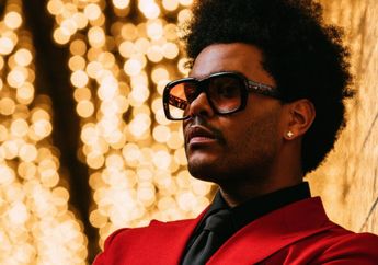 Sempat Bikin Fans Syok karena Wajahnya Babak Belur hingga 'Dioperasi Plastik', The Weeknd Akhirnya Perdana Tunjukkan Muka Aslinya