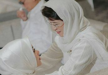 Bertolak Belakang dari Syahrini yang Narsis di Media Sosial, Ini Sosok Ibunda Reino Barack yang Jarang Tersorot Publik, Kecantikannya Tak Kalah dari sang Menantu