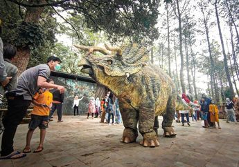 Ingat Dinosaurus yang Viral Turun dari Truk? Begini Rute dan Harga Tiketnya Kalau Mau Lihat Langsung