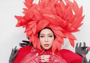 Usai Kena Teguran dr Tirta, Melly Goeslaw Tetap Tampil Nyentrik dengan Faceshield Antimainstreamnya, Netizen Salah Fokus: Kirain Slipknot Teh!
