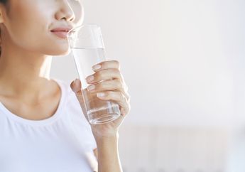Minum Air Dingin Atau Minum Air Hangat, Mana yang Lebih Baik?