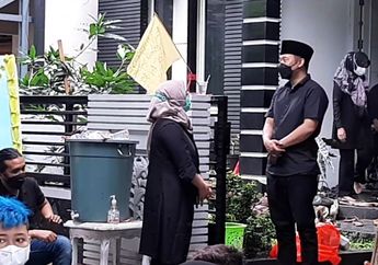 Rona Sedih Terpancar dari Wajah Denny Cagur di Hari sang Ibunda Meninggal Dunia