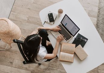 Mengikuti Sekolah Online Buat Mata Lelah, Jaga Kesehatan Mata dengan Rumus 20-20-20 dari Kementerian Kesehatan, yuk!