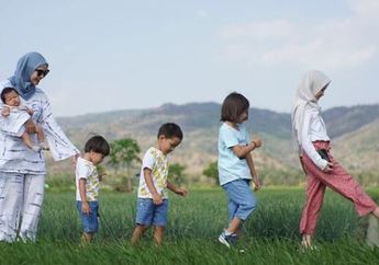 Tak Yakin Kapan Pandemi Akan Berakhir, Zaskia Adya Mecca Tetap Optimis Anaknya Bisa Sekolah di Tahun Ajaran Baru, Bahkan Sudah Pakaikan Seragam untuk Putranya
