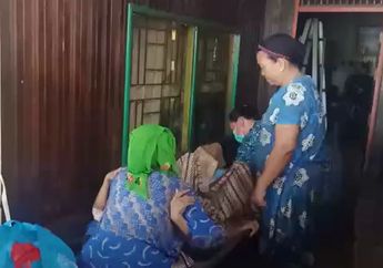 Tak Kuasa Menahan Sakit, Seorang Ibu Korban Banjir Kalsel Melahirkan di Atas Perahu Kecil, Sang Anak Diberi Nama Siti Noor Banjiriah