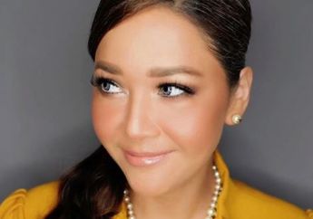 Pose Anggunnya Saat Plesiran di Bali Justru Diedit Bak Tukang Listrik Duduk di Tangga Kayu, Maia Estianty Tantang Netizen Bikin Caption Nyeleneh, Aming: Ade Aje Lo Bund