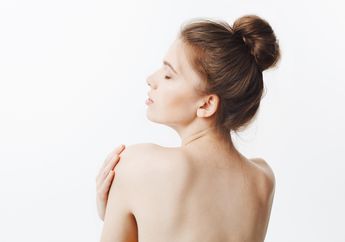 6 Kebiasaan Ini Dapat Memicu Jerawat di Punggung, Stop dari Sekarang!