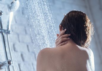 Mandi Air Panas vs Air Dingin, Mana Sih yang Lebih Sehat?