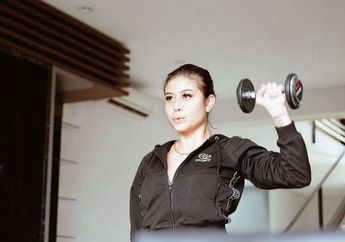 Galang Donasi Bagi Bencana Alam di Kalsel dan Sulbar, Awkarin Tunaikan Olahraga Squats untuk Setiap Dana yang Terkumpul