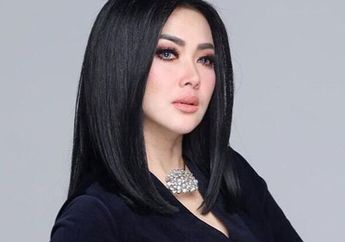 Selonjoran Manja bak Princess Sambil Ngopi dan Pandangi Salju Turun, Syahrini Bikin Netizen Elus Dada Gegara Kepergok Pakai Kaos Kaki Polosan Harga Setengah Juta Lebih : Kayak Apa Rasanya...