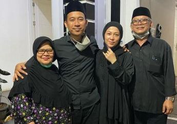 Denny Cagur Masih Berduka karena Kepergian Ibunda, sang Istri Yakinkan Suaminya Tak Akan Kehilangan Kasih Sayang Orang Tua: Ada Mertua yang Akan Menyayangi Mantunya Seperti Anak Sendiri