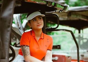 Awkarin Unggah Potret Keluarganya Sedang Kumpul Bersama, Netizen Malah Bertanya-tanya Sampai Menduga Siapa Tukang Fotonya di Baliknya: Pasti Ada Sean!