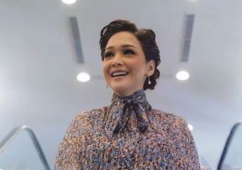 Maia Estianty Pamer Foto Banyolnya Naik Becak Miring, Warganet Tak Terima dengan Kemolekan Sang Musisi: Gak Adil, Masa dari Jaman Muda Sampai Sekarang Masih Cantik