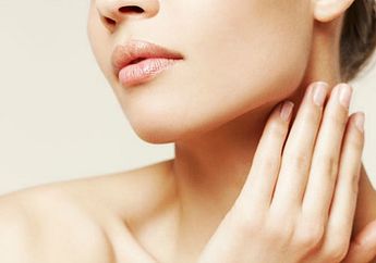 5 Bahan Alami yang Dipercaya Ampuh Mencerahkan Bagian Lipatan Kulit Leher yang Menghitam