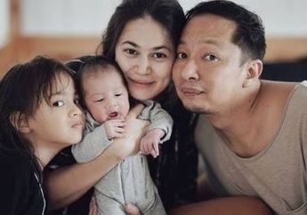 Serasa Melalui Perjuangan yang Sama, Ringgo Agus Rahman Bagikan Tips Kepada Seluruh Suami di Indonesia Agar Bisa Beli Barang Impian, Ayah Bjorka: Jangan Pernah Membuang Kolor Bolong