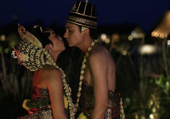 Masih Suasana Pengantin Baru, Adipati Dolken Pamer Foto Gandengan dengan sang Istri : Jadi Sadar Kalau Gandengan Gini Udah Jadi Sesuatu yang Spesial