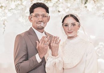 Ririn Ekawati Resmi Menikah dengan Ibnu Jamil, Intip Mewahnya Gaun Pengantin Sang Artis yang Didesain Khusus Bak Gaun Ala 1970an