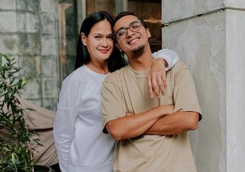 Ibunya Dipersunting Pengusaha Tajir Usai Lepas dari Pelukan Cucu Soekarno, Ricky Harun Kepergok Banting Tulang Jualan Pecel Ayam Demi Raup Pundi-pundi Rupiah : Doain Ya Guys Supaya Berkah