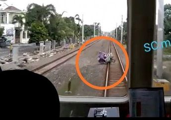 Kupingnya Seolah Ditutupi Setan Budeg, Begini Detik-detik Tukang Rongsok Tertabrak KRL Solo-Jogja, Sempat Jongkok di Rel Sebelum Terlempar