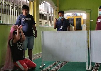 Demi Membeli Pakaian, Rokok, dan Makan, Seorang Pria Nekat Berkamuflase Gunakan Mukena untuk Memperlancar Akal Bulusnya