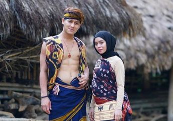 Tampil Gagah Pakai Baju Khas Jawa Lengkap dengan Blangkon, Rizky Billar Langsung Banjir Komentar dari Netizen, Rey Mbayang: Duduknya Udah Cocok Nih