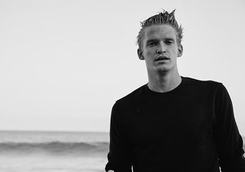 Putus dari Miley Cyrus, Cody Simpson Kepergok Cium Model Cantik Marloes Stevens