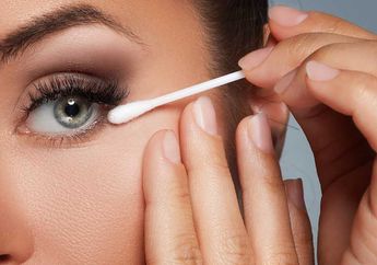 4 Manfaat Cotton Bud untuk Makeup, Nggak Cuma Bersihin Telinga Lho!