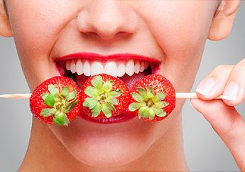 Inilah 4 Buah yang Dipercaya Dapat Memutihkan Gigi Kuning Secara Alami