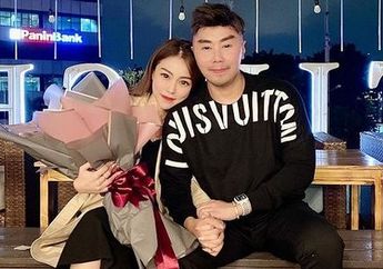 Bagikan Momen Mesra, Roy Kiyoshi Lamar Kekasih di Hari Valentine?