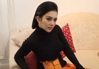 Syahrini Berniat Khatam Al Quran di Bulan Ramadan hingga Dipuji Istri Salihah, Istri Reino Barack Kenakan Mukena Travelling dan Sajadah Swarovski