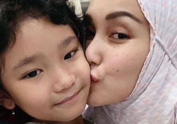 Seolah Mengerti Nasib sang Ibunda yang Hatinya Remuk Gegara Batal Nikah, Anak Ayu Ting Ting Mendadak Bicara soal Calon Ayah : Kalau Gak Dapat Jodoh, Jangan Ya...