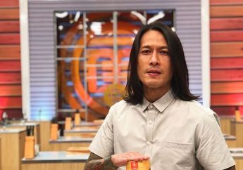 Chef Juna Pajang Foto Lawas dengan Raut Wajah Cemberut nan Hemat Senyum, Netizen Nobatkan sang Koki Sudah Jutek Sedari Kecil : Dari Kecil Mukanya Udah ke Mafia