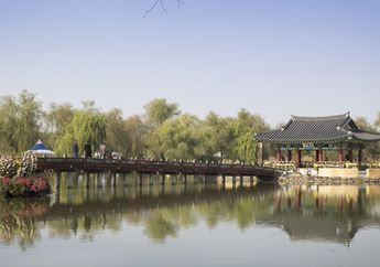 Jadi Lokasi Syuting Drama MR Queen, Danau Gungnamji Pond Ternyata Menyimpan Legenda Sungguhan