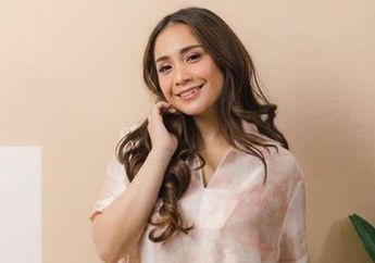 Duduk Mentereng Jadi Juri Tamu Indonesia's Next Top Model, Nagita Slavina Bikin Netizen Melongo Lihat Harga Dressnya hampir Rp 13 Juta: Ibu Bos Lagi Gaya Korea